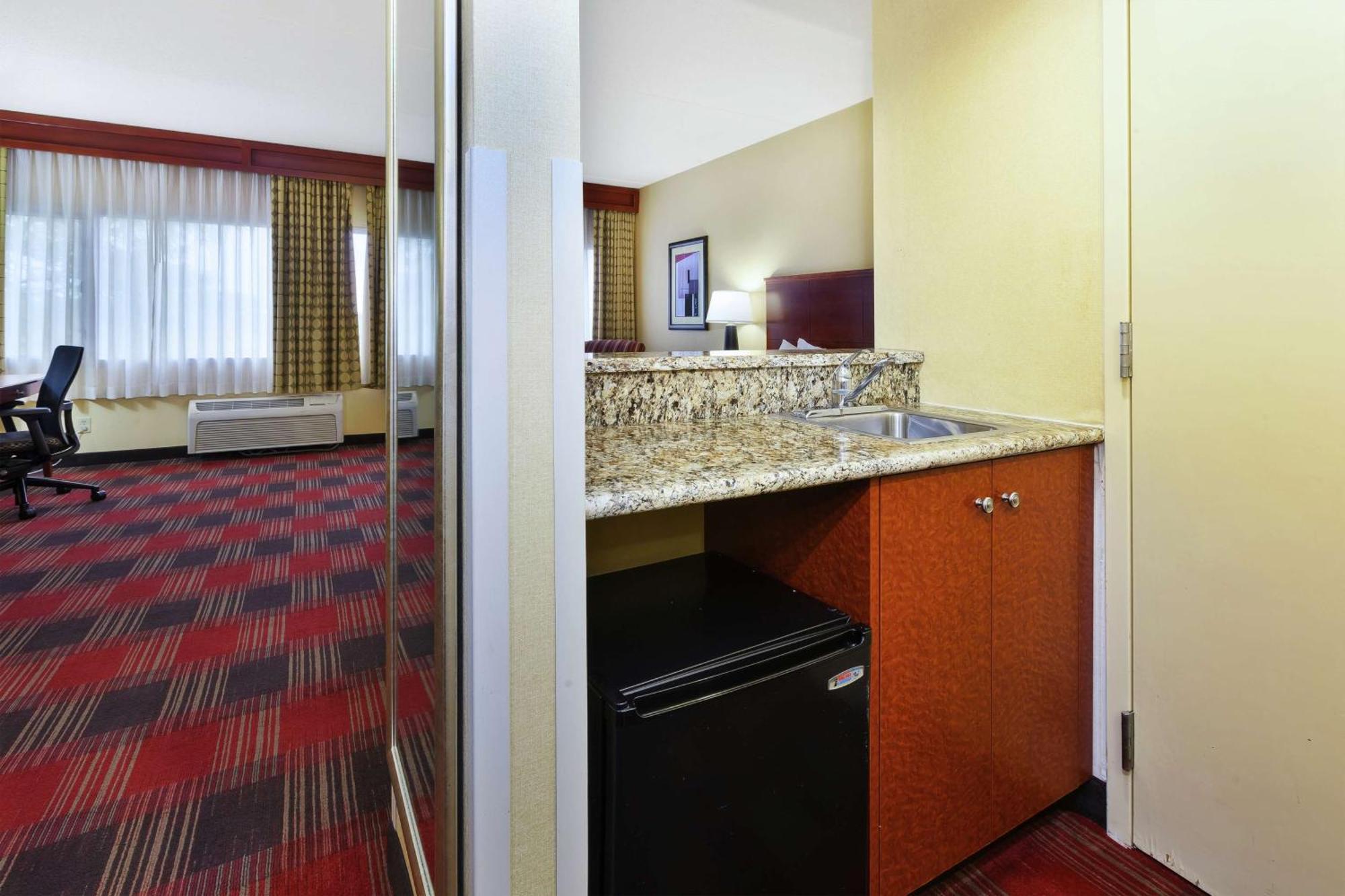 Doubletree By Hilton Holland Otel Dış mekan fotoğraf